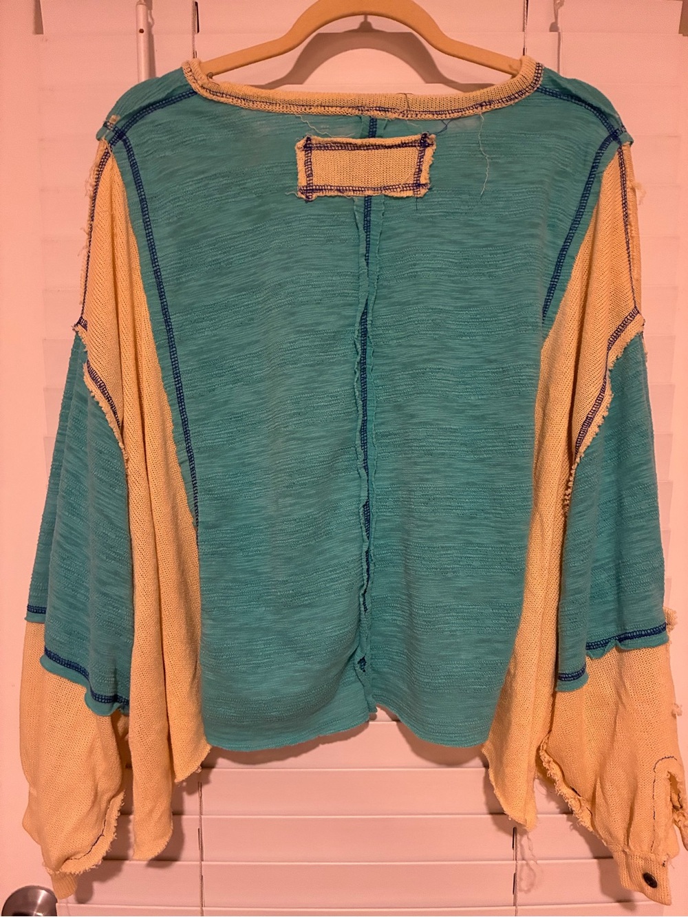 POL Relaxed V-Neck Colorblock Pullover Top in Teal and beige - Picture 5 of 6